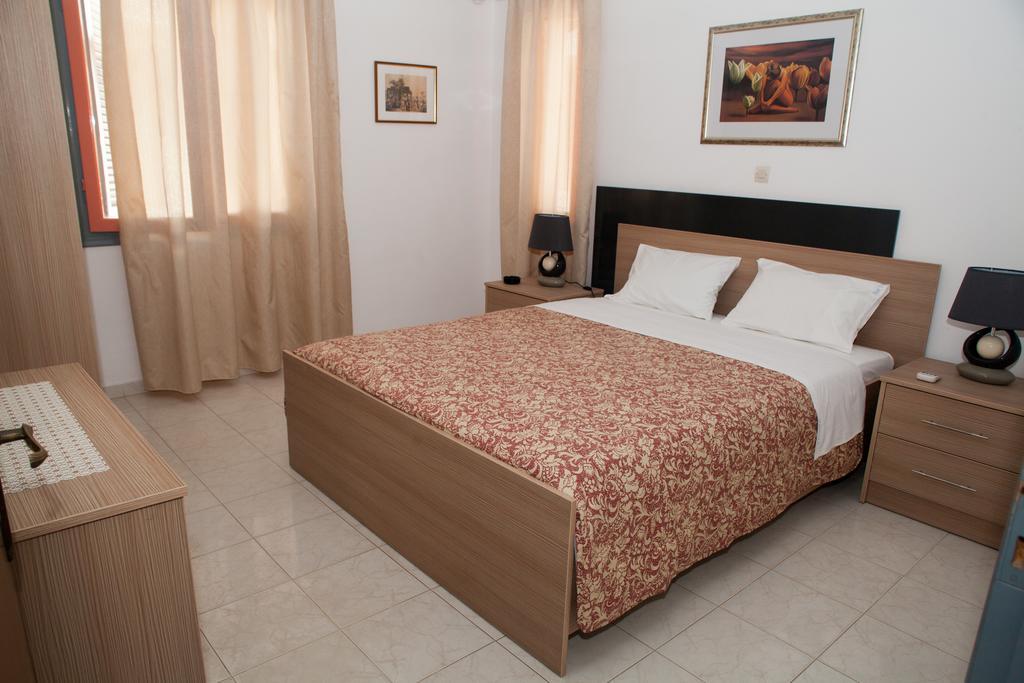 Palmira Apartments Makriyialós Bilik gambar